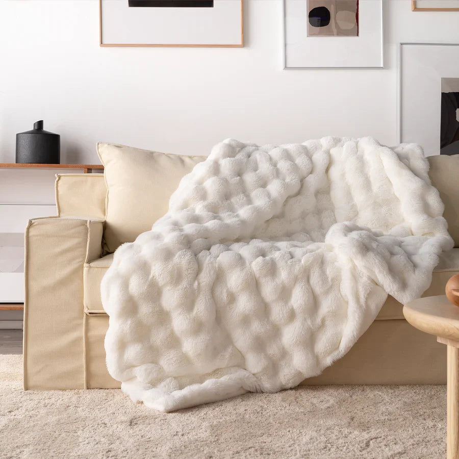 FauxHare: Fluffy Faux Fur Blanket – Soft Fur Look Throw for Sofa & Bed