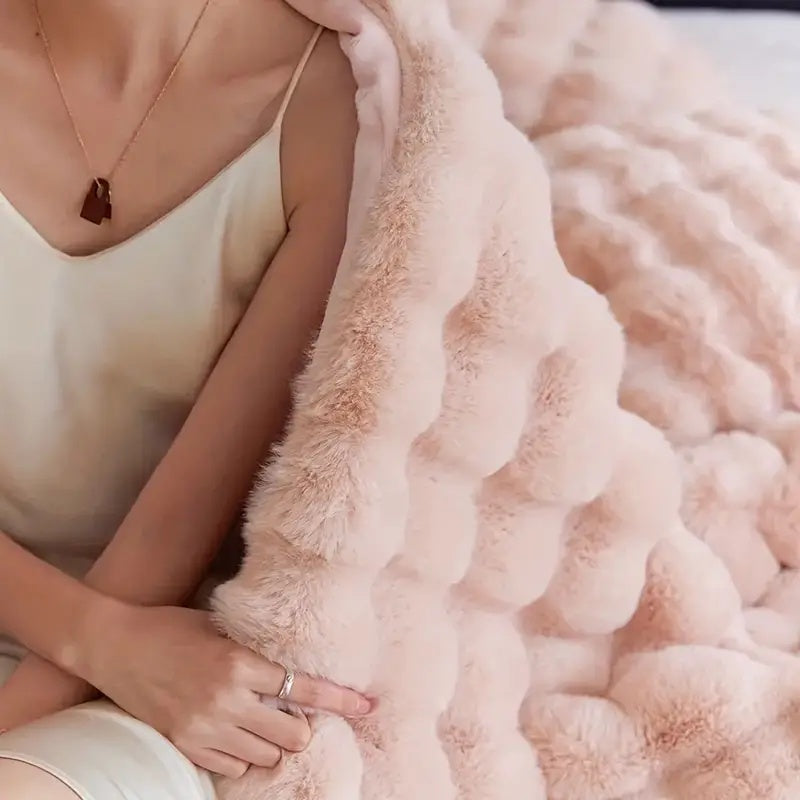 FauxHare: Fluffy Faux Fur Blanket – Soft Fur Look Throw for Sofa & Bed