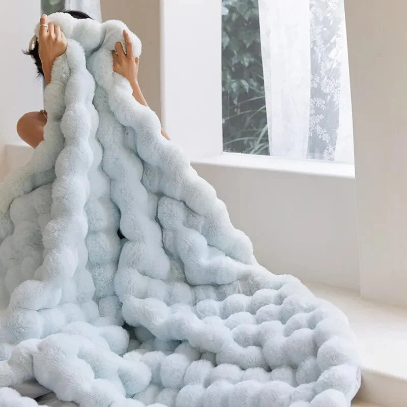 FauxHare: Fluffy Faux Fur Blanket – Soft Fur Look Throw for Sofa & Bed