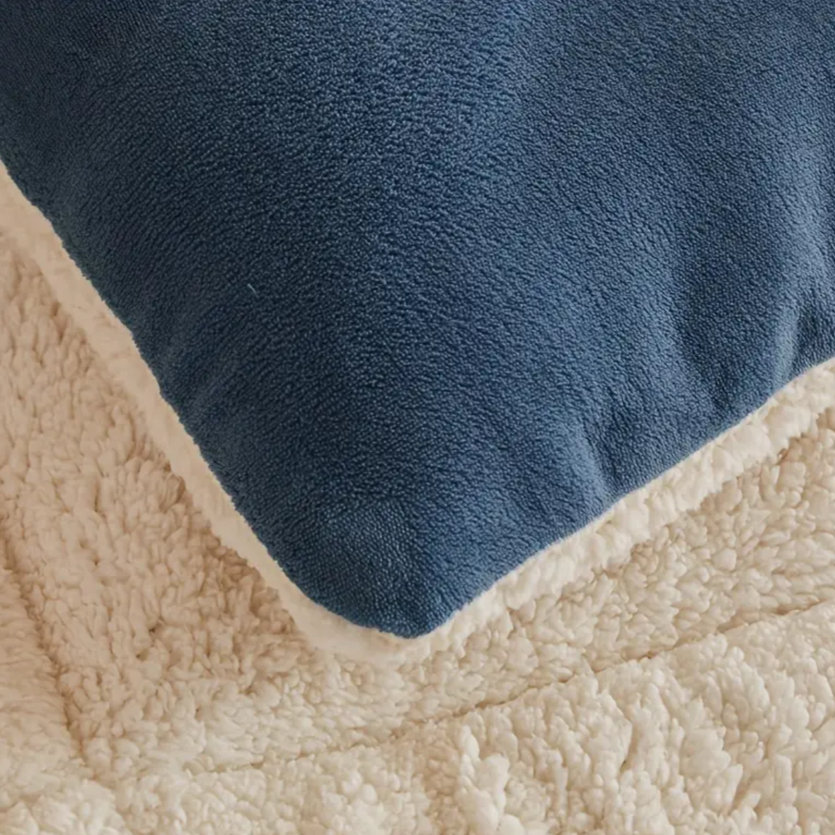 FuzzyDream: Cozy Sherpa Blanket with 3D Design & Durable Quality – for Bed & Living Room