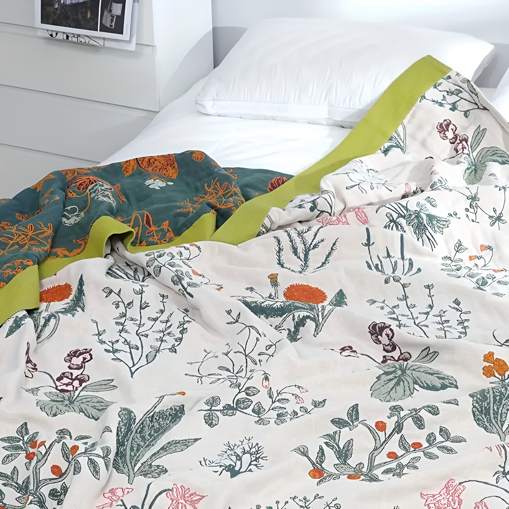 FloraHaus: Lightweight Summer Cotton Blanket with Floral Pattern & Breathable Structure – for Bed & Sofa