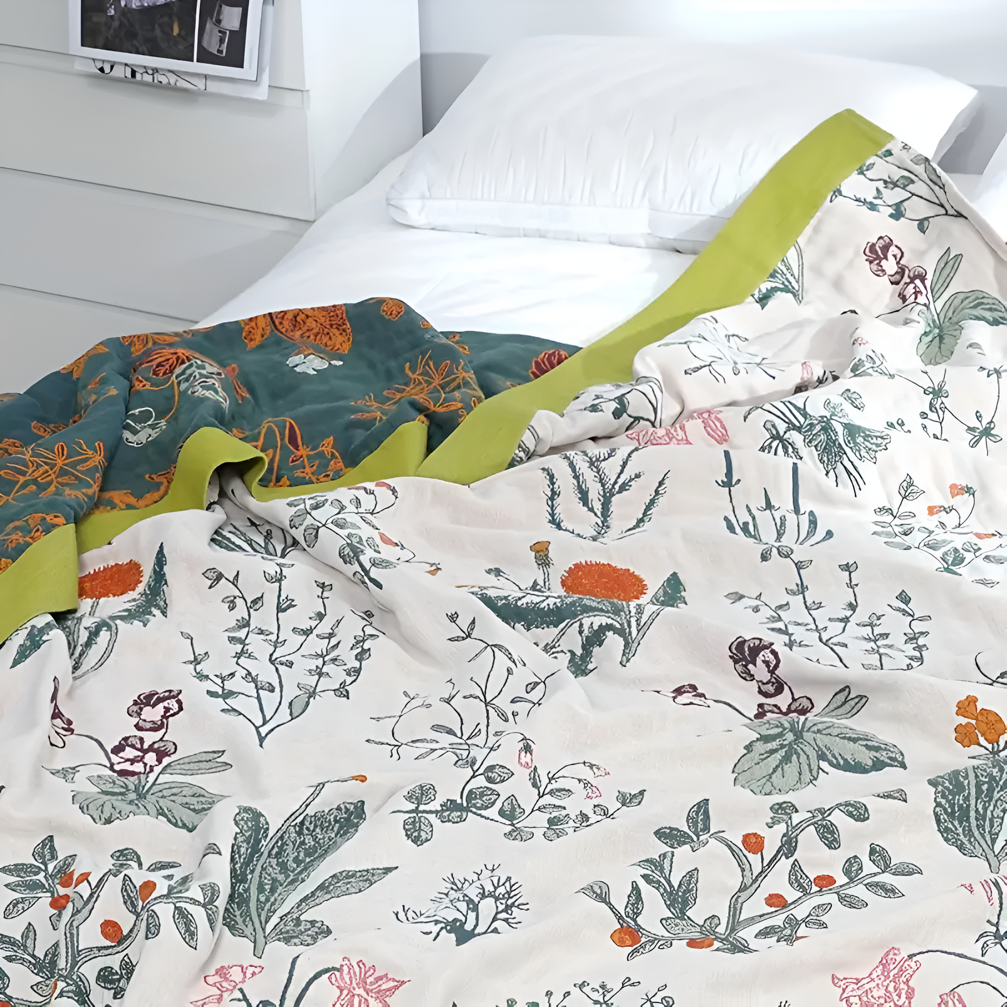 FloraHaus: Lightweight Summer Cotton Blanket with Floral Pattern & Breathable Structure – for Bed & Sofa