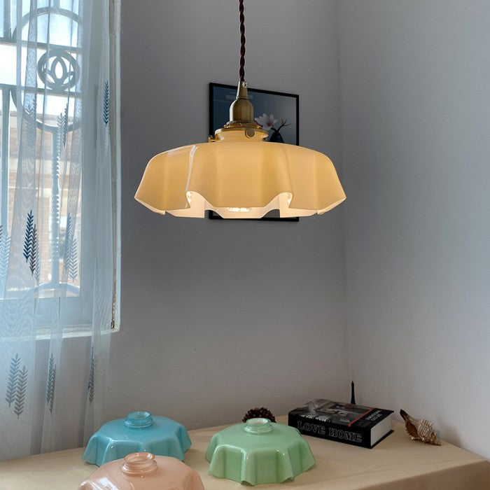 Florabelle: Pendant Light Made of Glass & Brass in Cream Flower Shape – for Vintage Living Spaces