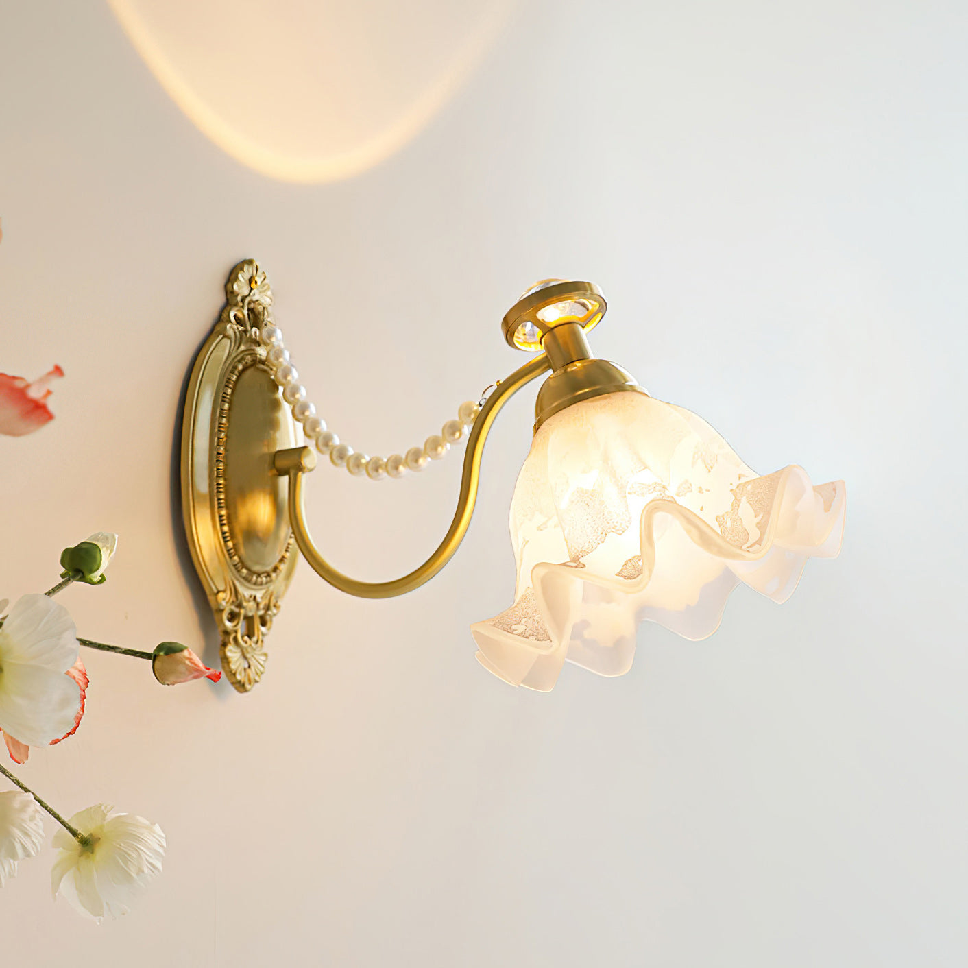 Floral Glass & Brass Wall Sconce — White Blossom