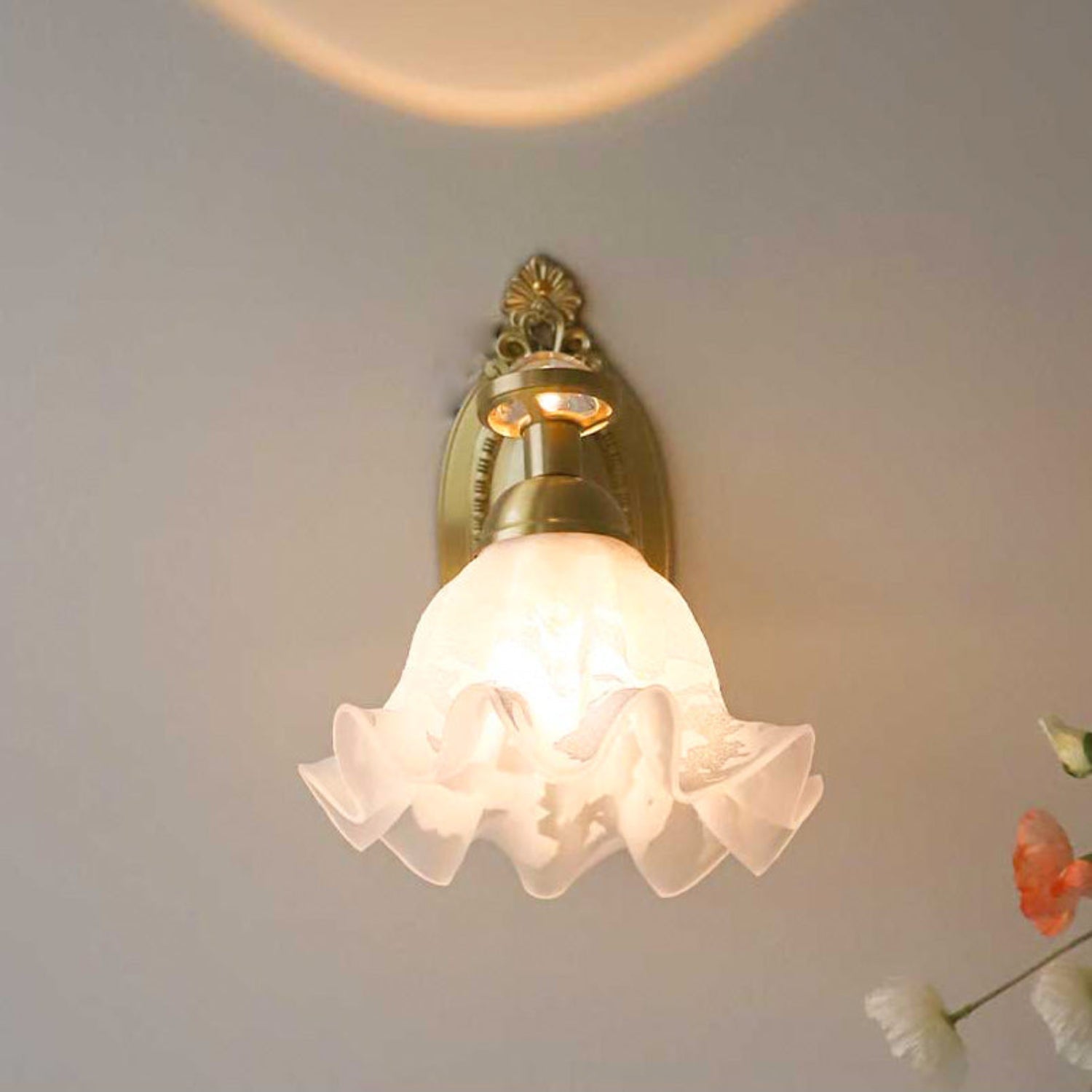 Floral Glass & Brass Wall Sconce — White Blossom