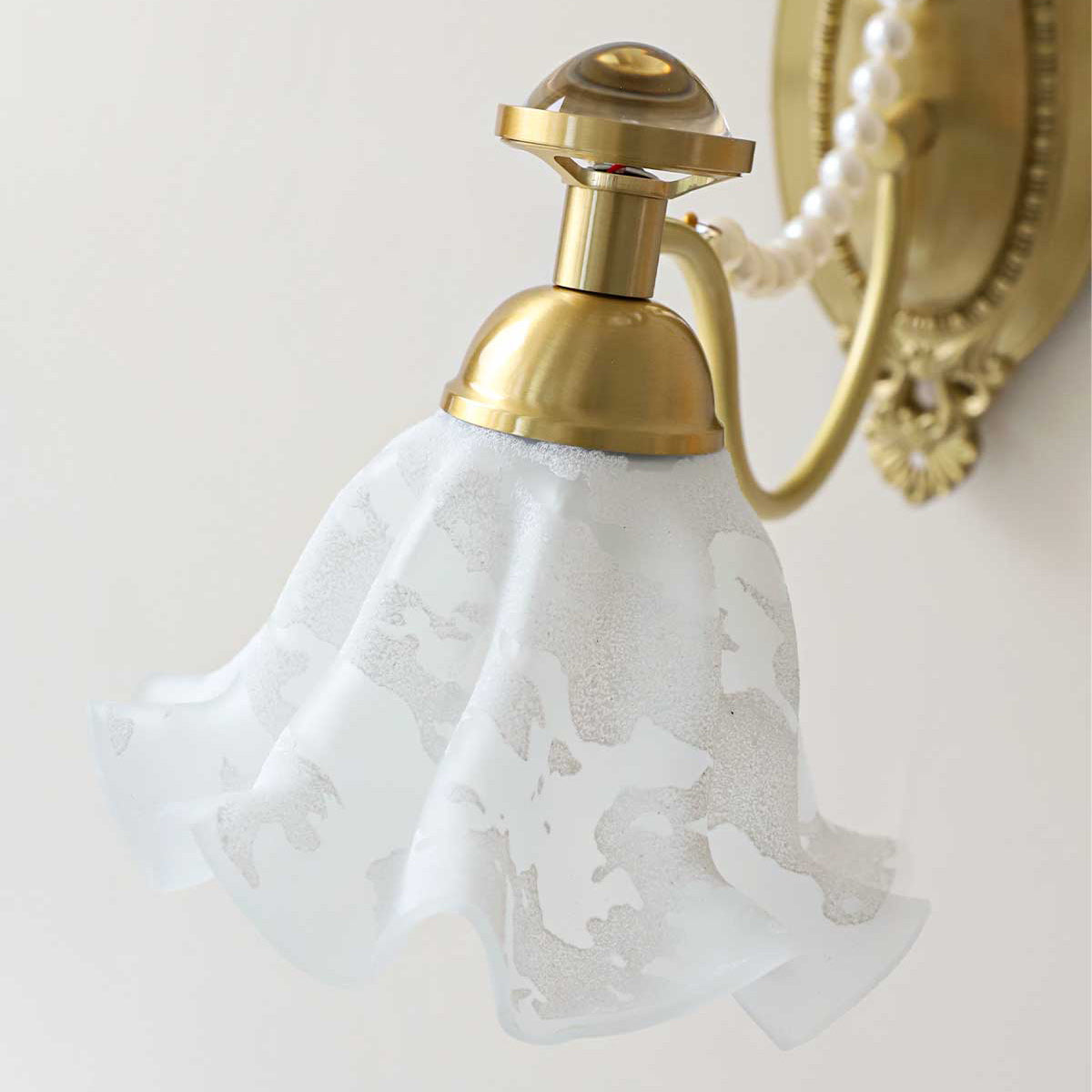 Floral Glass & Brass Wall Sconce — White Blossom