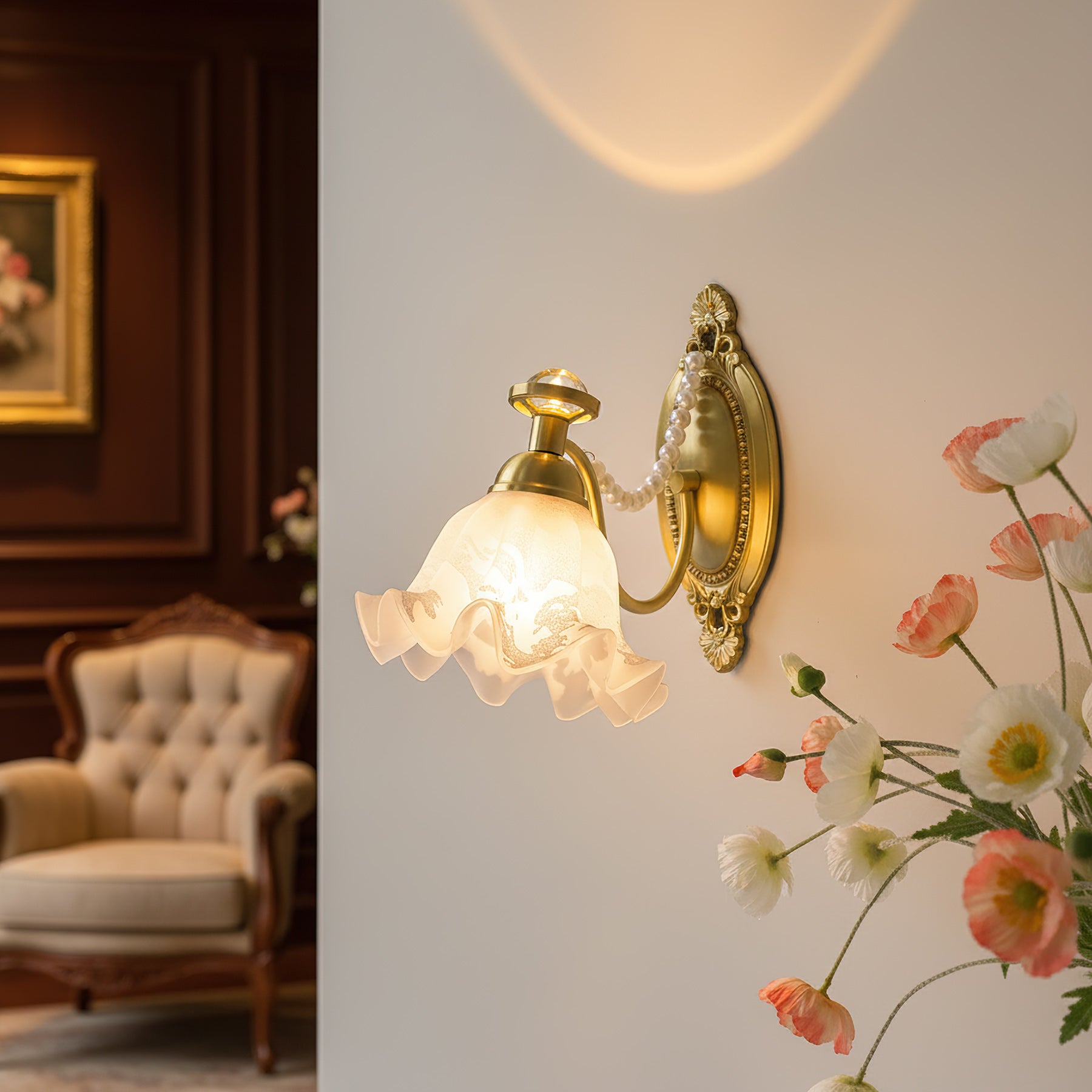 Floral Glass & Brass Wall Sconce — White Blossom