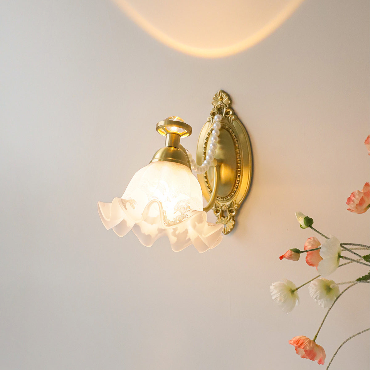 Floral Glass & Brass Wall Sconce — White Blossom