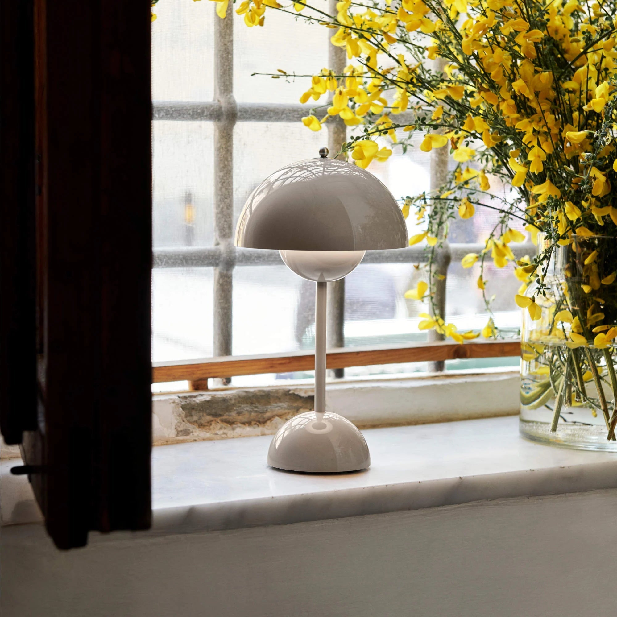 Flowerpot VP9 Table Lamp (Built-in Battery)