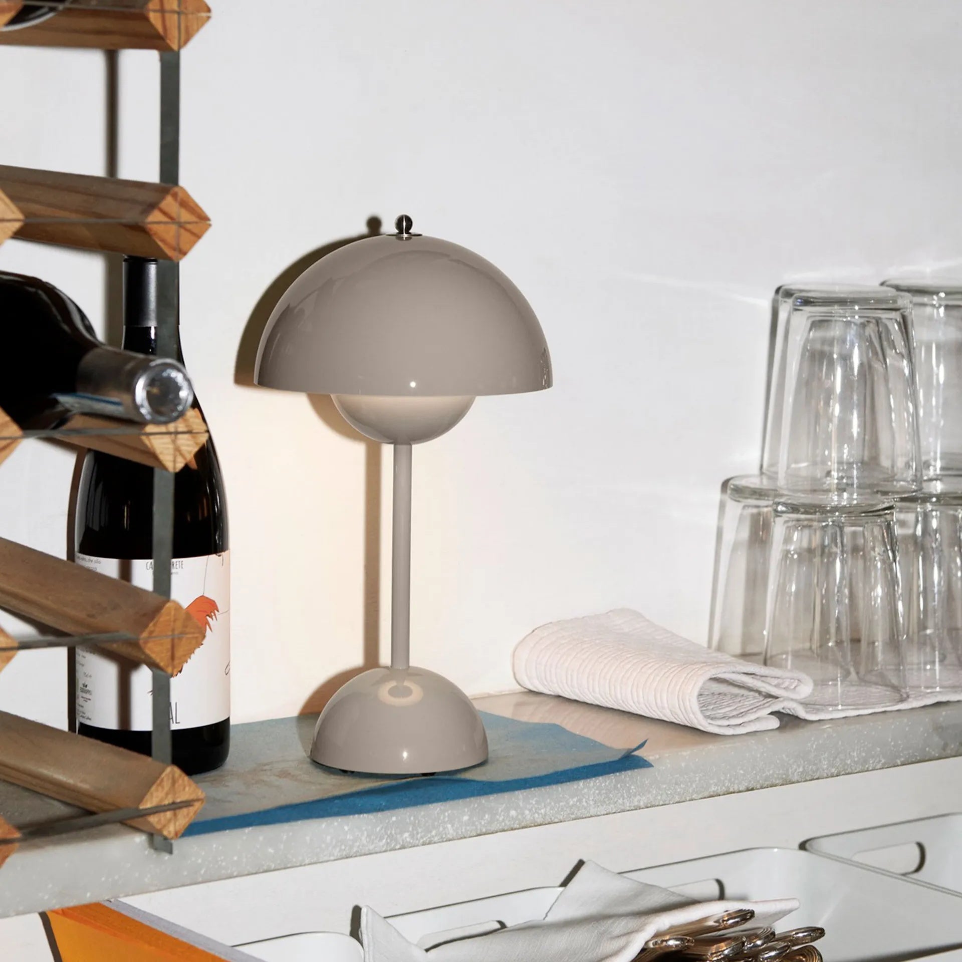 Flowerpot VP9 Table Lamp (Built-in Battery)