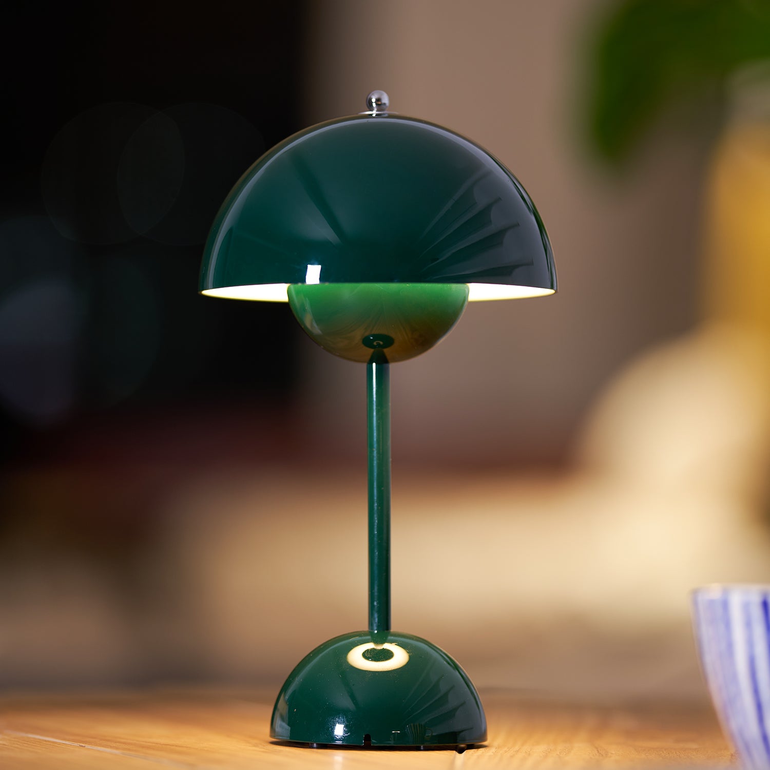Flowerpot VP9 Table Lamp (Built-in Battery)