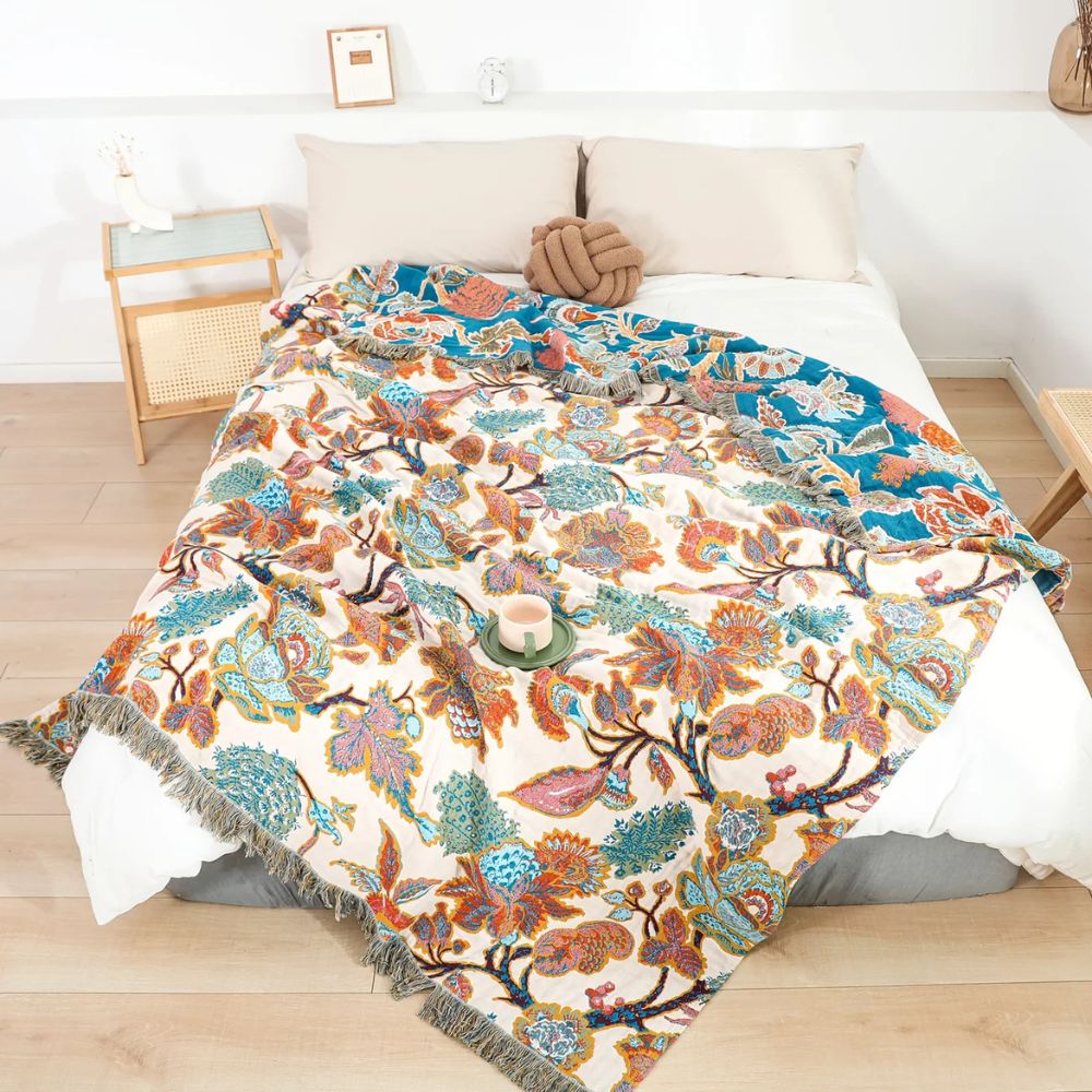 Garden Loom: Floral Cotton Blanket with Decorative Pattern & Easy-Care Material – for Bed & Couch