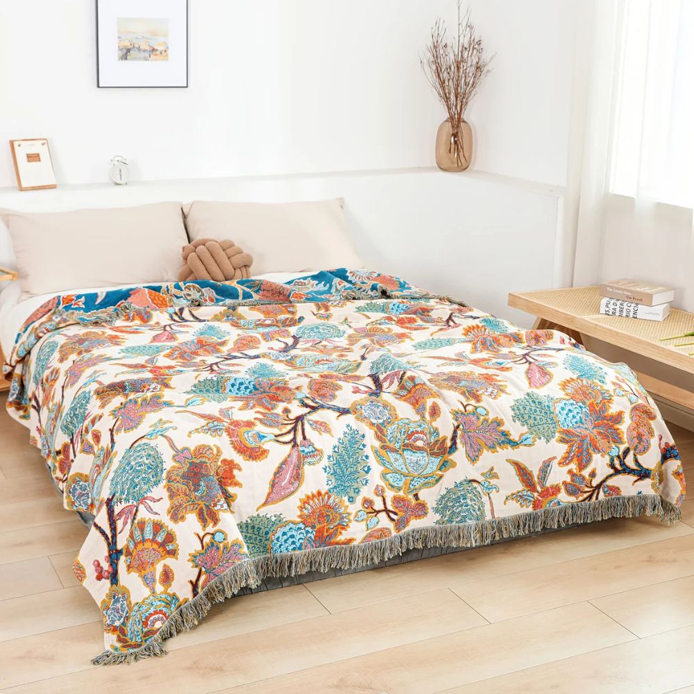 Garden Loom: Floral Cotton Blanket with Decorative Pattern & Easy-Care Material – for Bed & Couch