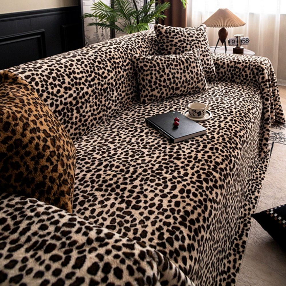 CozyLeopard: Sofa Cover with Leopard Pattern & Plush Texture – for Living Room & Couch