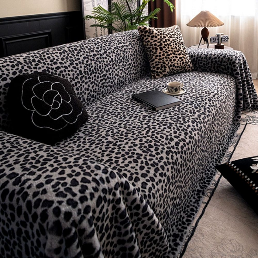 CozyLeopard: Sofa Cover with Leopard Pattern & Plush Texture – for Living Room & Couch