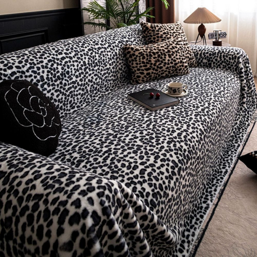 CozyLeopard: Sofa Cover with Leopard Pattern & Plush Texture – for Living Room & Couch