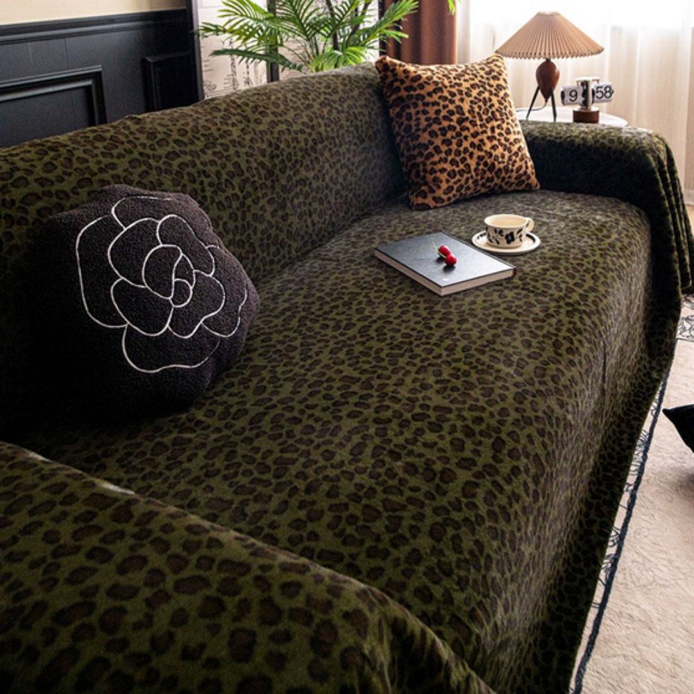 CozyLeopard: Sofa Cover with Leopard Pattern & Plush Texture – for Living Room & Couch