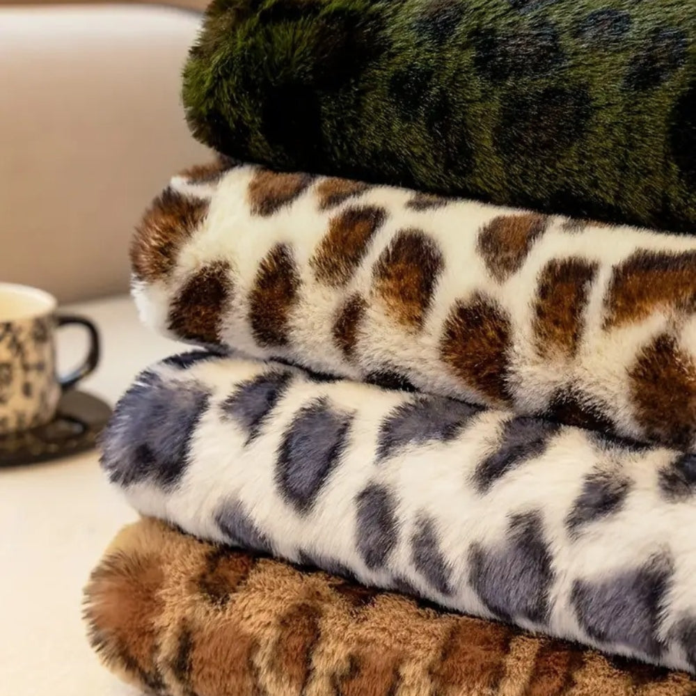 CozyLeopard: Sofa Cover with Leopard Pattern & Plush Texture – for Living Room & Couch