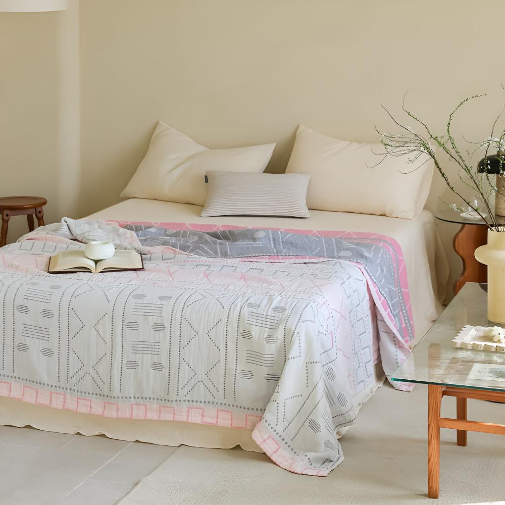 GeoSanft: Cotton blankets made from organic cotton with a modern geometric pattern & breathable structure – for sofa & bedroom