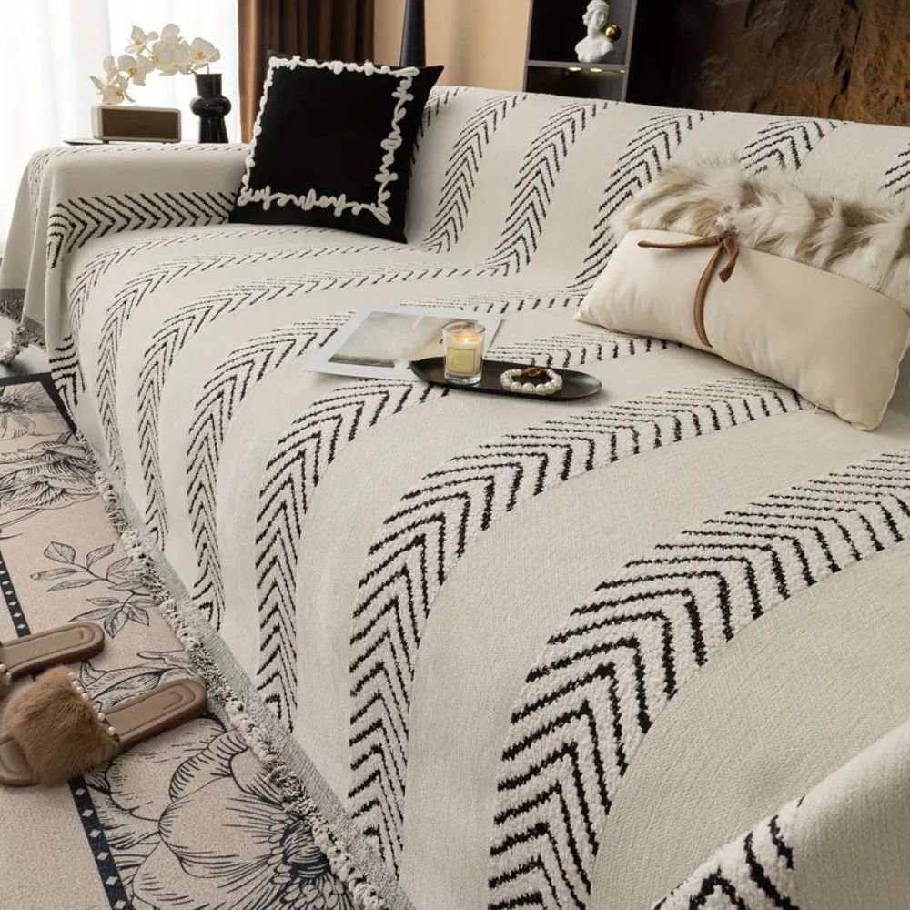 GeoWebart: Sofa Cover in Chevron Design Made of Breathable Microfiber with Geometric Pattern – for Sofa & Living Room