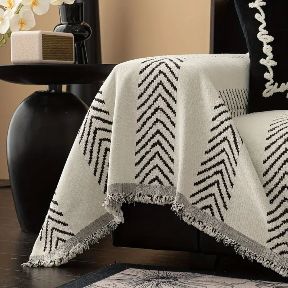GeoWebart: Sofa Cover in Chevron Design Made of Breathable Microfiber with Geometric Pattern – for Sofa & Living Room