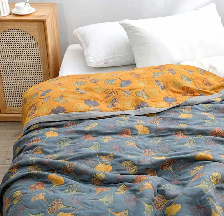 GinkLoom: Cotton blankets with floral Ginkgo design and easy-care surface – for sleeping and living areas