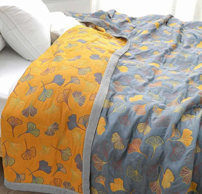 GinkLoom: Cotton blankets with floral Ginkgo design and easy-care surface – for sleeping and living areas