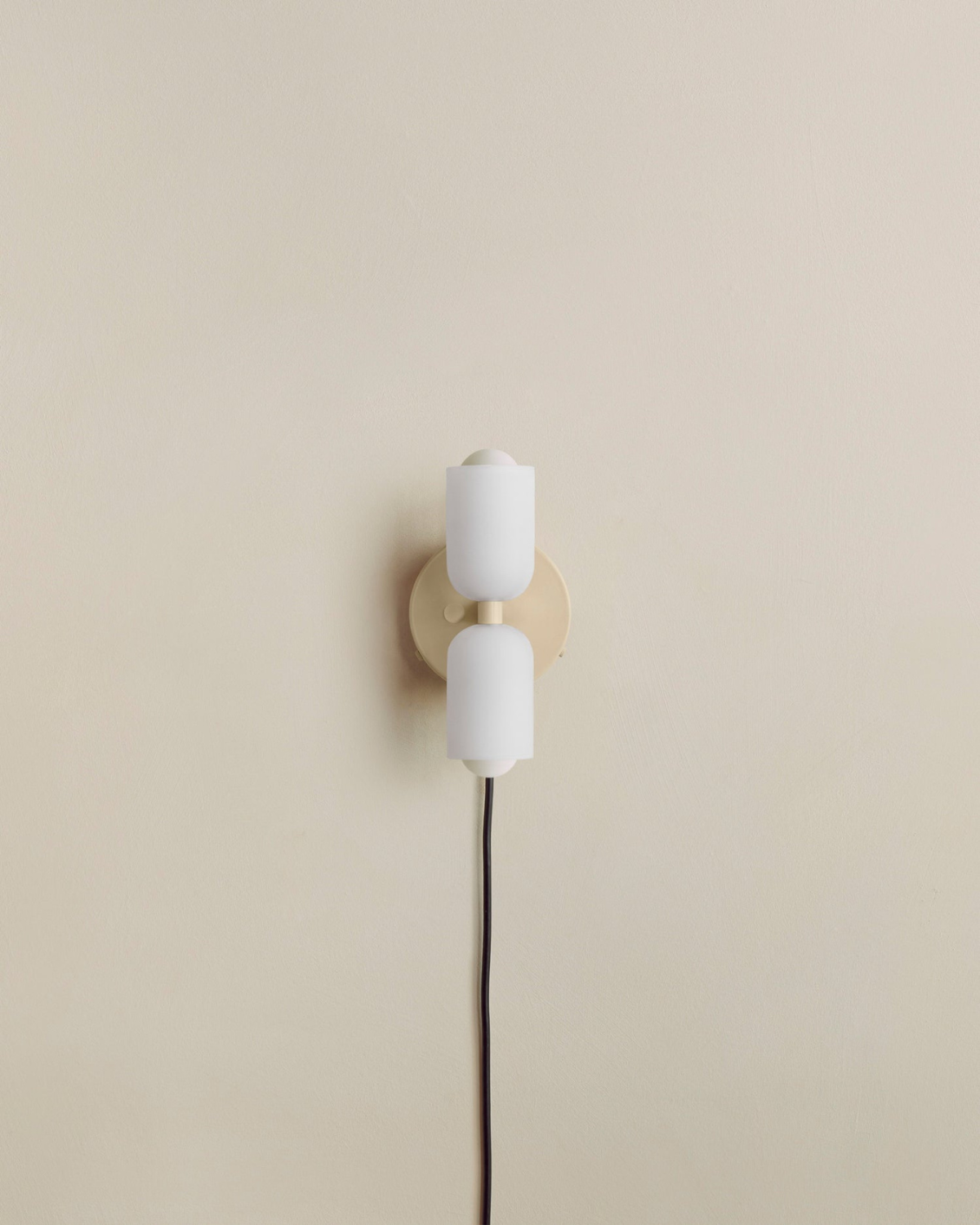 GlanzSphäre: Modern Wall Light – Double Glass Ball Light with Warm Light, Decorative for Bedroom & Living Room