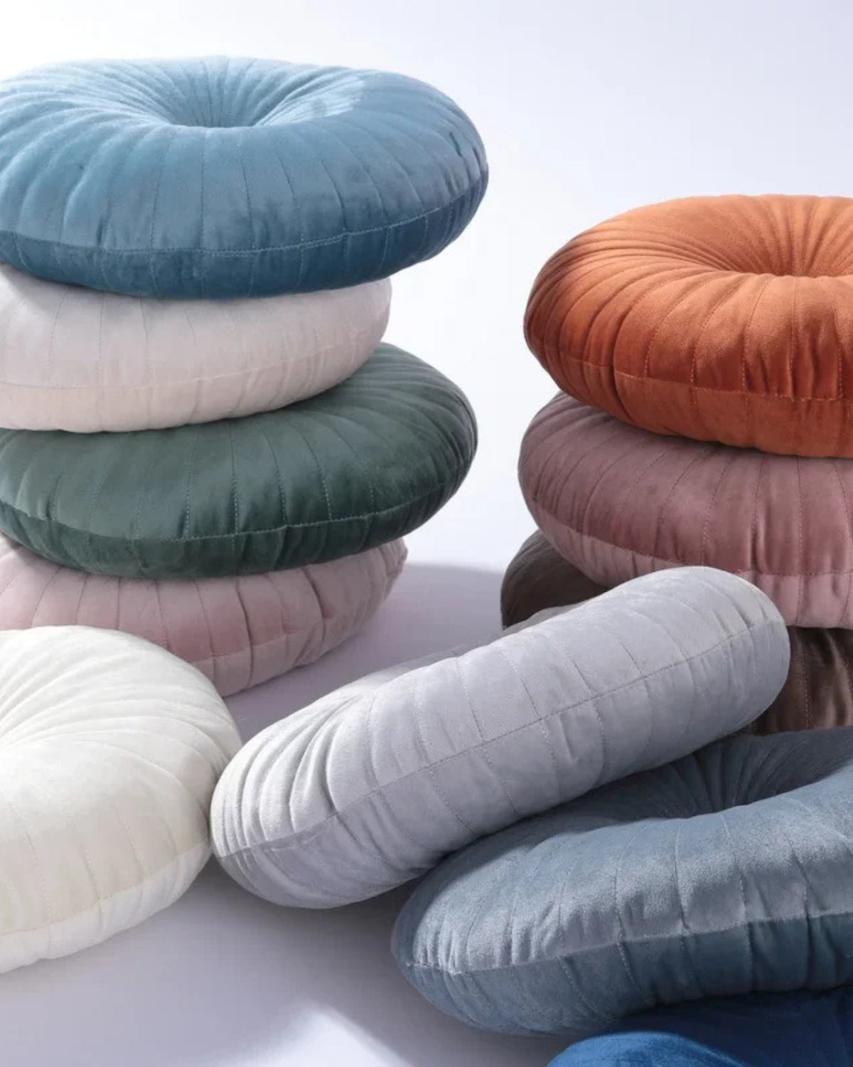 Poetica – Round Cushion in Contemporary Style