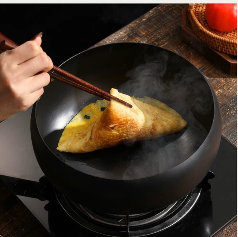 Cast Iron Skillet Hand-Forged Iron, Wooden Handle, 24–28 cm