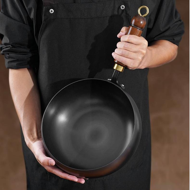 Cast Iron Skillet Hand-Forged Iron, Wooden Handle, 24–28 cm