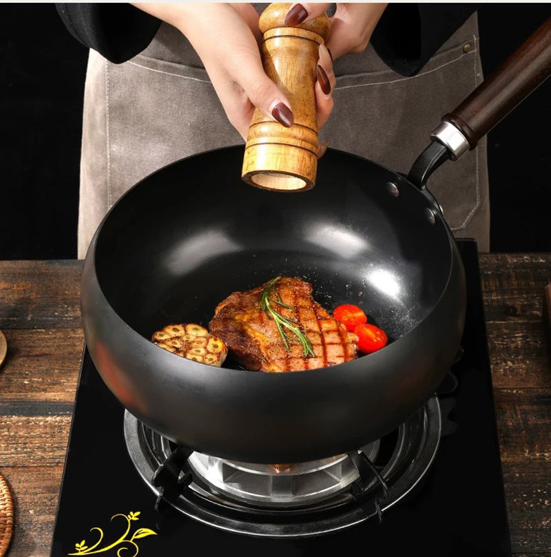 Cast Iron Skillet Hand-Forged Iron, Wooden Handle, 24–28 cm