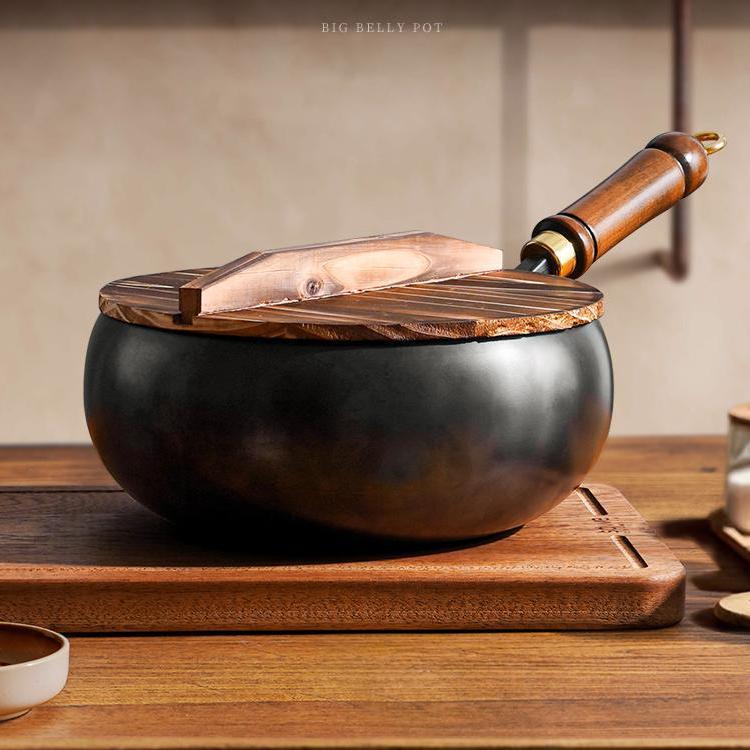 Cast Iron Skillet Hand-Forged Iron, Wooden Handle, 24–28 cm