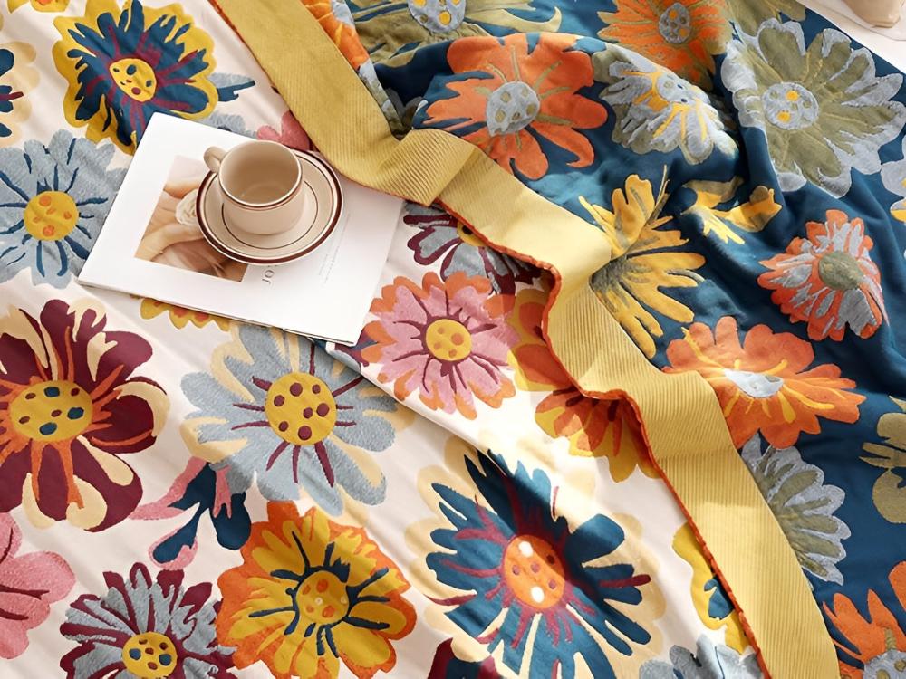 Bright Blossom: Organic Cotton Blanket with Floral Pattern & Reversible Texture – for Bed & Couch