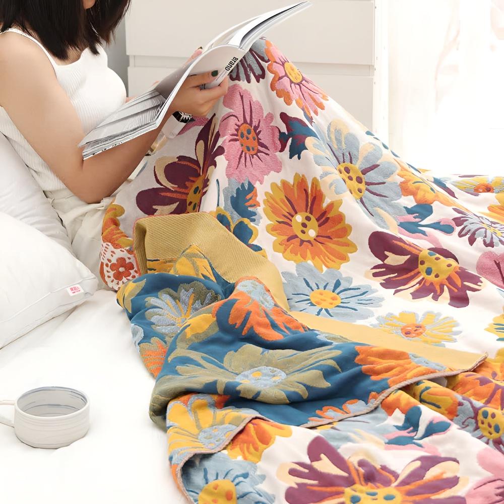 Bright Blossom: Organic Cotton Blanket with Floral Pattern & Reversible Texture – for Bed & Couch