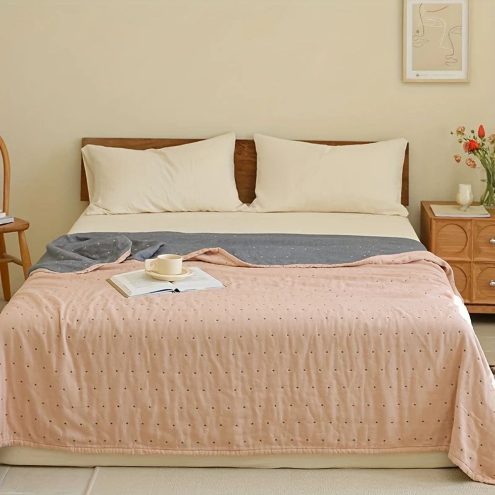 HeartStitch: Cotton blankets made of cotton gauze with a two-tone design & fine heart embroidery – for bedroom & sofa
