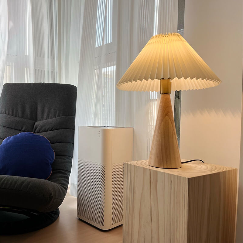 HikariHolz: Minimalist LED Table Lamp with Wooden Base & Fabric Shade – Ideal for Nightstand & Reading Nook