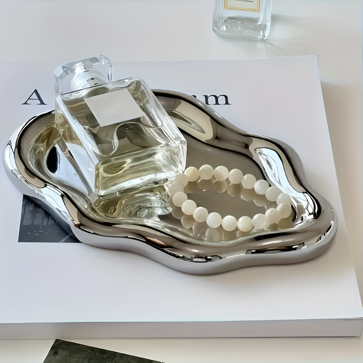 Neranthe - Elegant White Ceramic Jewelry Dish