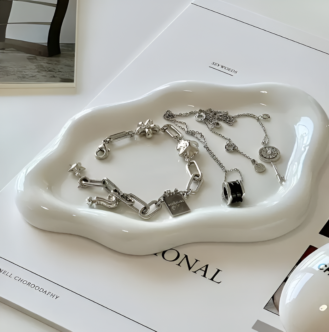 Neranthe - Elegant White Ceramic Jewelry Dish