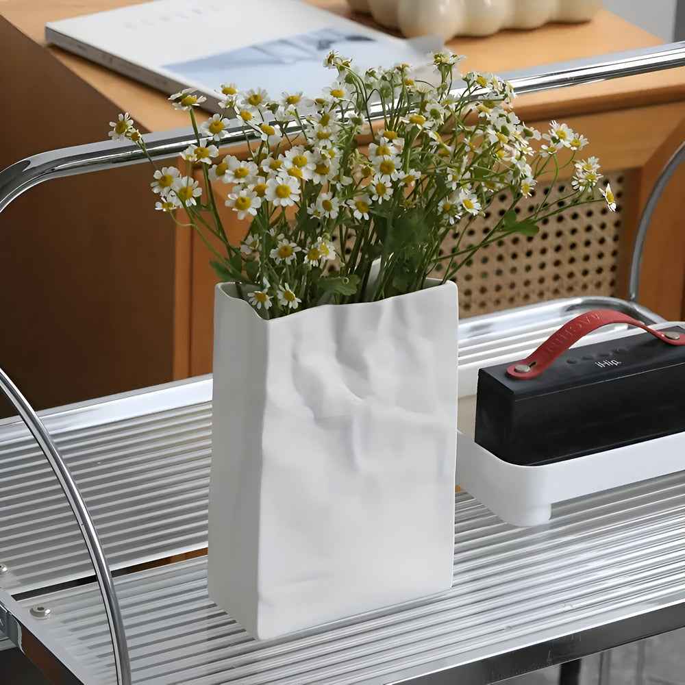 Caro Vaas | Uniek Keramiek met Papieren Zak Design