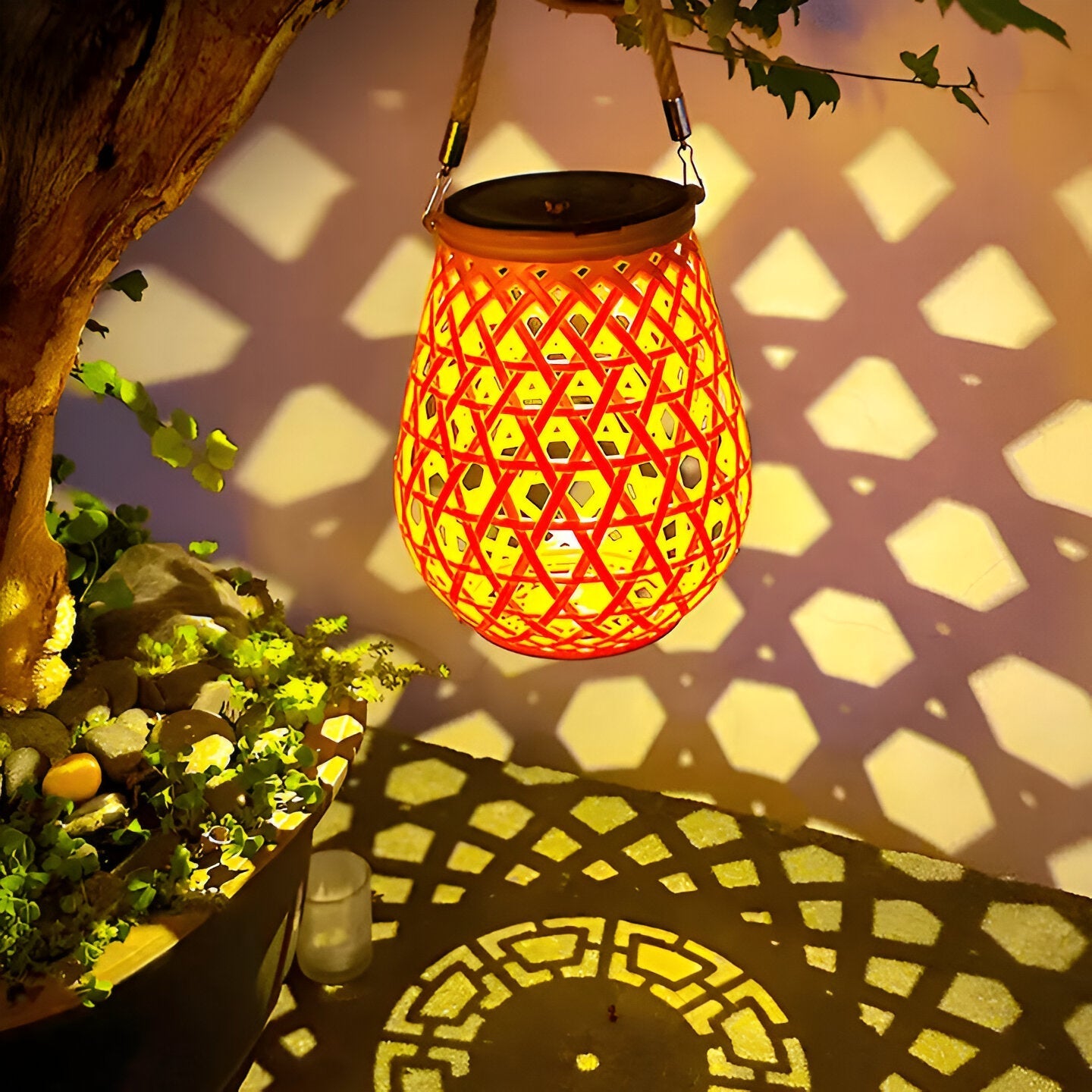 Isavora - Solar Garden Lamp with Woven Bamboo Appearance
