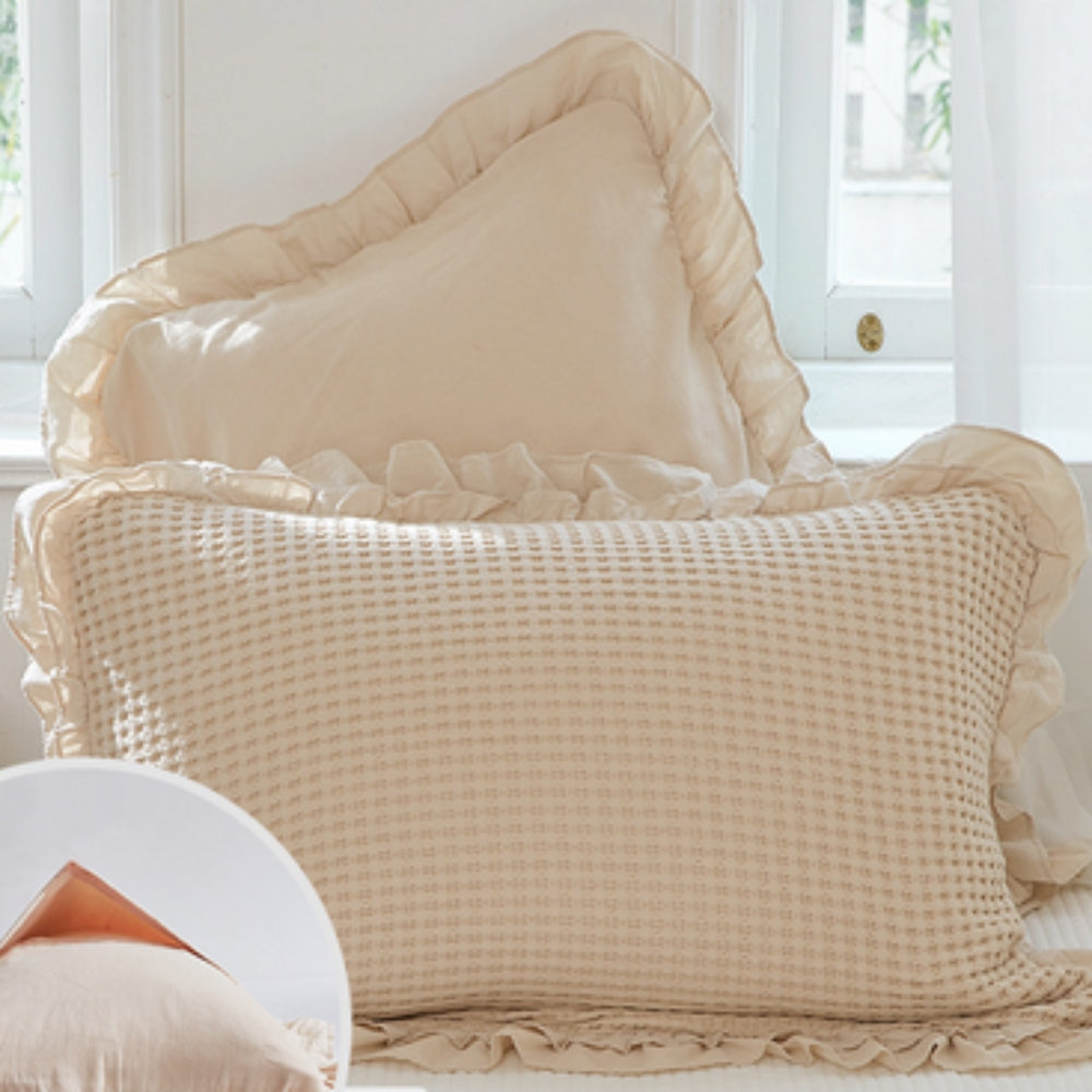 HyggeSpitze: Cotton Cushion Cover in Waffle Look with Ruffles – Decorative & Durable (Set of 2)