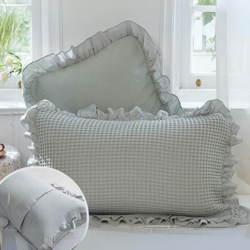 HyggeSpitze: Cotton Cushion Cover in Waffle Look with Ruffles – Decorative & Durable (Set of 2)