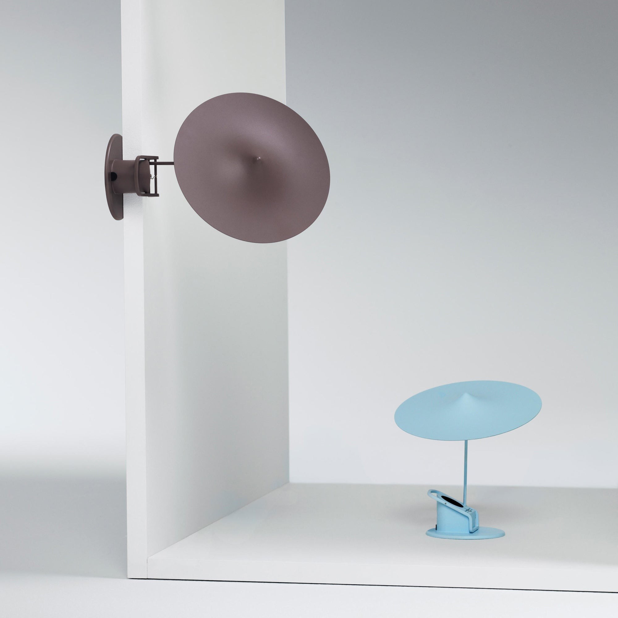 Ile Adjustable Clip-On LED Table Lamp