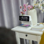 KlarBlick: Modern Desk Clock with Dimmable LED Light & Inductive Charging Station – for Home Office & Nightstand