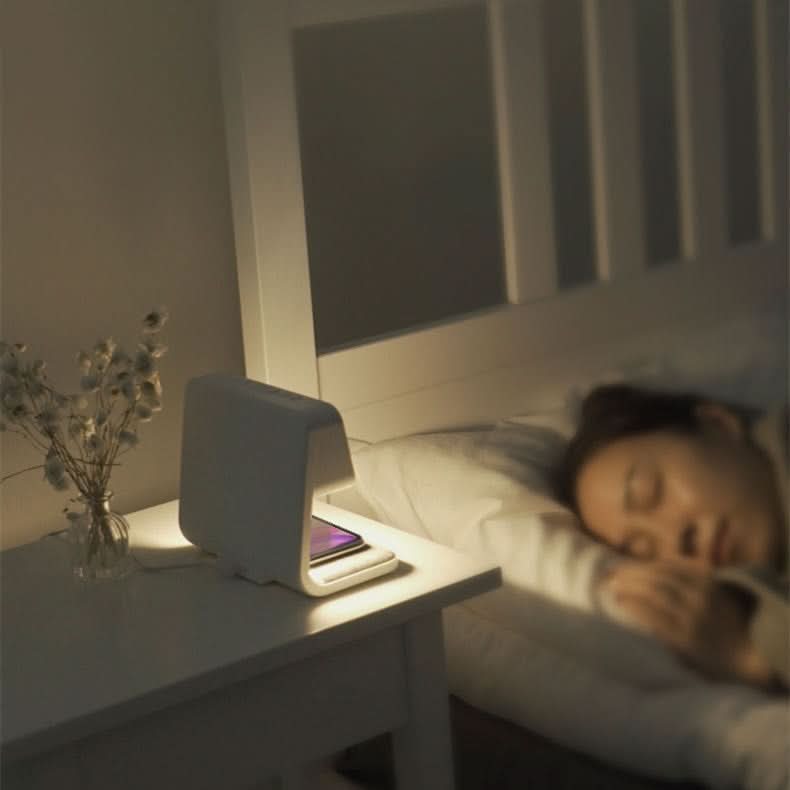 KlarBlick: Modern Desk Clock with Dimmable LED Light & Inductive Charging Station – for Home Office & Nightstand