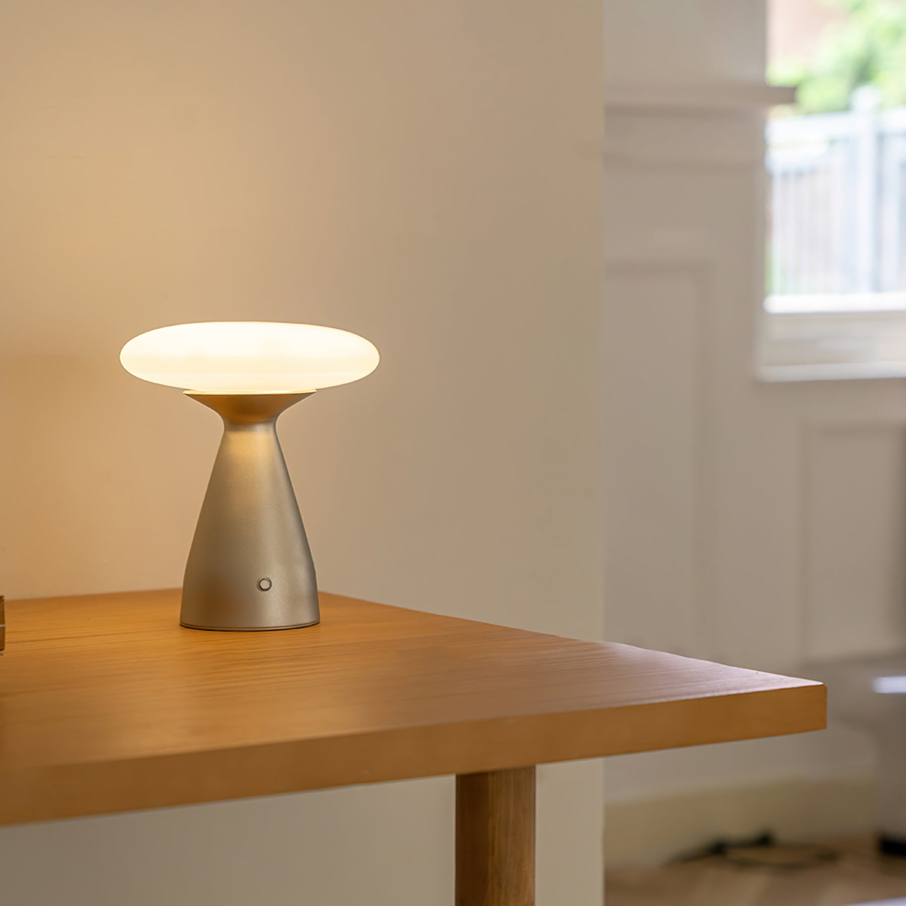 Cordless Metal & Glass Table Lamp (Rechargeable)