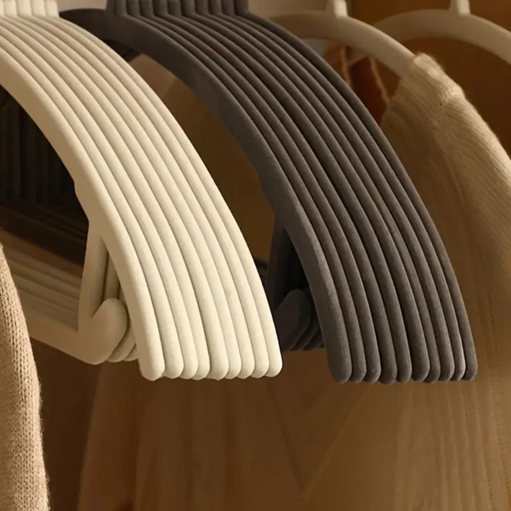 KleiderForm: Non-slip Hangers in Curved Design – Space-saving & Ideal for Shirts, Blouses & Dresses (Set of 10)