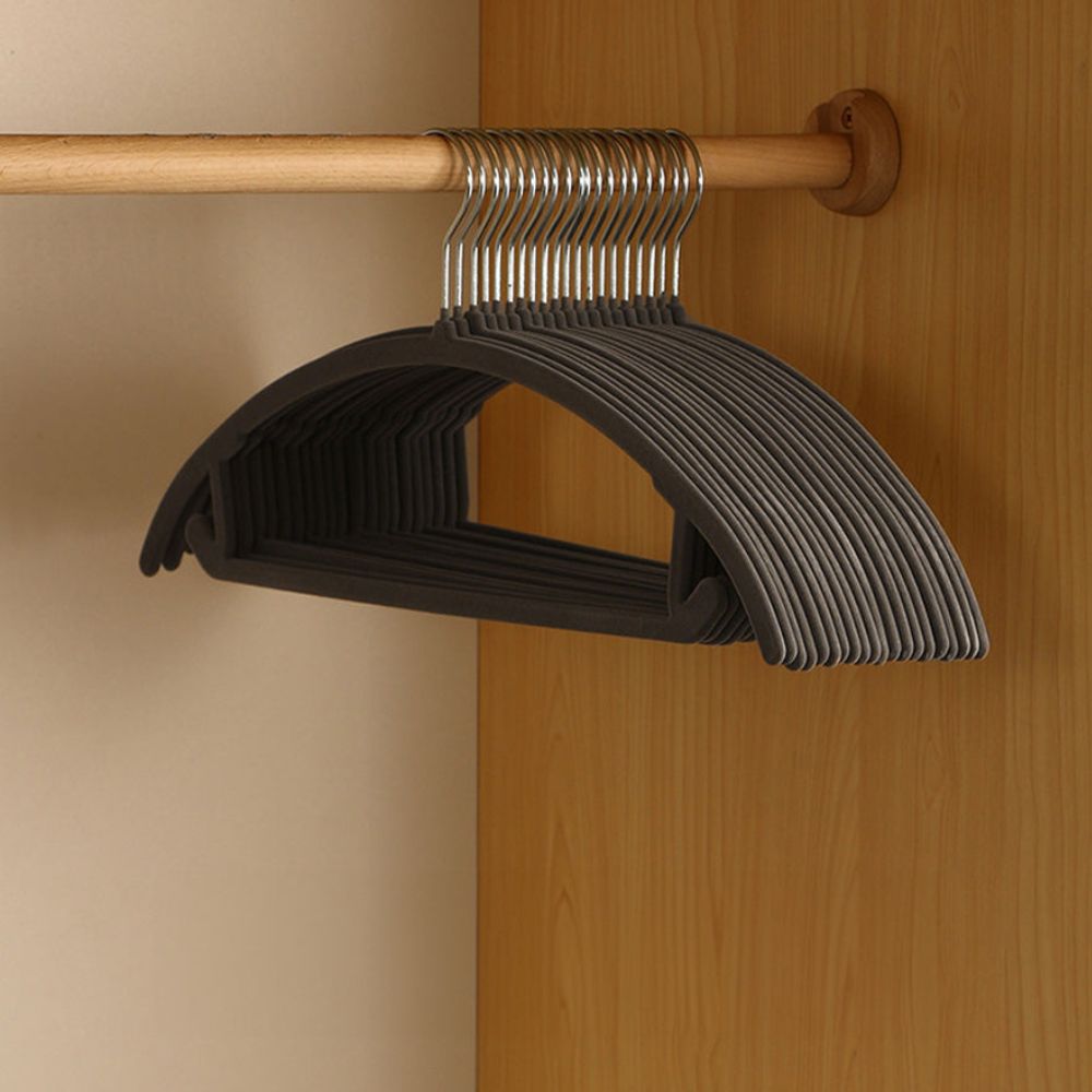 KleiderForm: Non-slip Hangers in Curved Design – Space-saving & Ideal for Shirts, Blouses & Dresses (Set of 10)