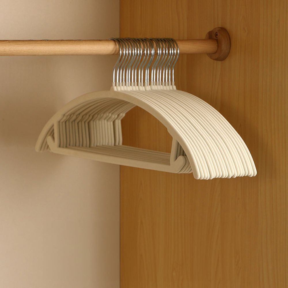 KleiderForm: Non-slip Hangers in Curved Design – Space-saving & Ideal for Shirts, Blouses & Dresses (Set of 10)